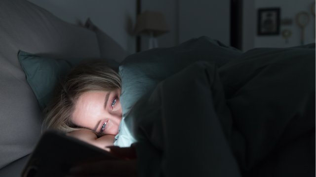 6 τροφές και ποτά που μπορούν να διαταράξουν το νυχτερινό ύπνο