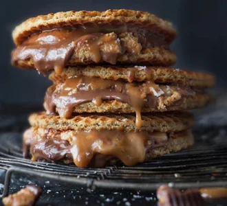 S'mores με βάφλες, καραμέλα και φυστικοβούτυρο