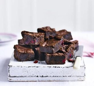 Vegan brownies με κεράσια και αμύγδαλα
