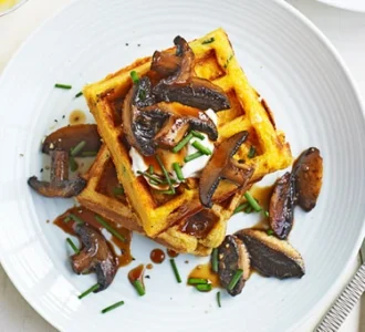 Vegan βάφλες με μανιτάρια και σιρόπι σφενδάμου