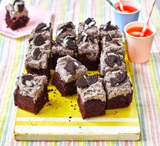 Vegan κέικ με μπισκότα και κρέμα