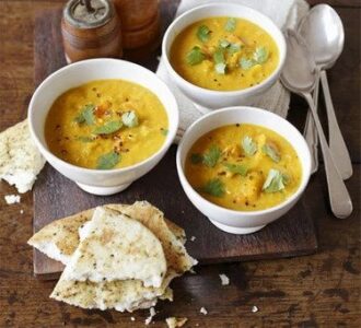 Vegan σούπα με κολοκύθα, φακές και γάλα καρύδας