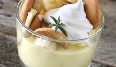 Ανάλαφρη πουτίγκα με μπανάνα και μπισκότα