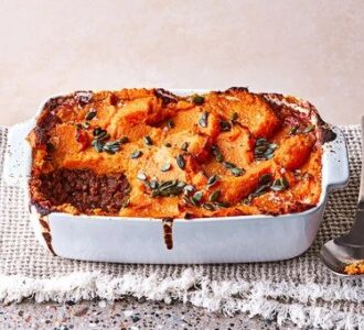 Βίγκαν πίτα με φακές και γλυκοπατάτα