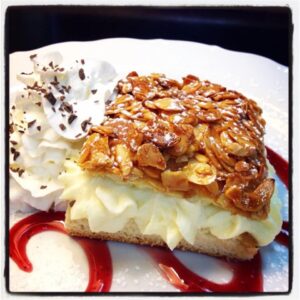 Γερμανικό κέικ Bienenstich (Bee Sting)