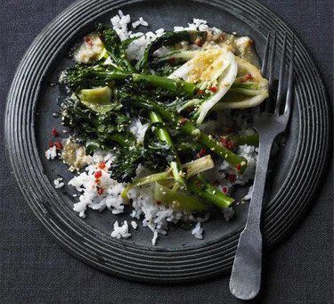 Ιαπωνικά τηγανητά λαχανικά με ρύζι και σουσάμι