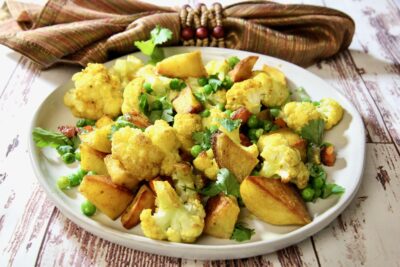 Ινδικά λαχανικά aloo gobi στον φούρνο