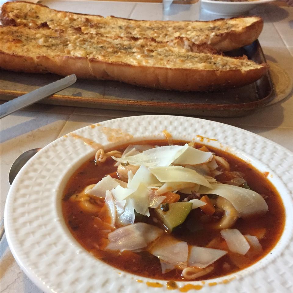 Ιταλική σούπα με τορτελίνια και λουκάνικα