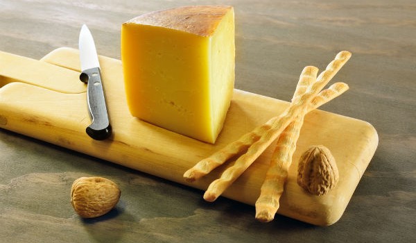 Κριτσινάκια ολικής άλεσης με τυρί
