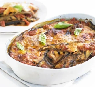 Μελιτζάνες με ντομάτα και παρμεζάνα (melanzane alla parmigiana)