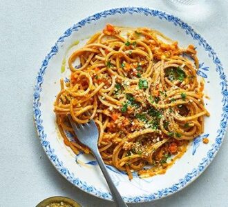 Μπολονέζ με jackfruit και vegan παρμεζάνα