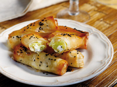 Μπουρεκάκια με πράσο και ανθότυρο