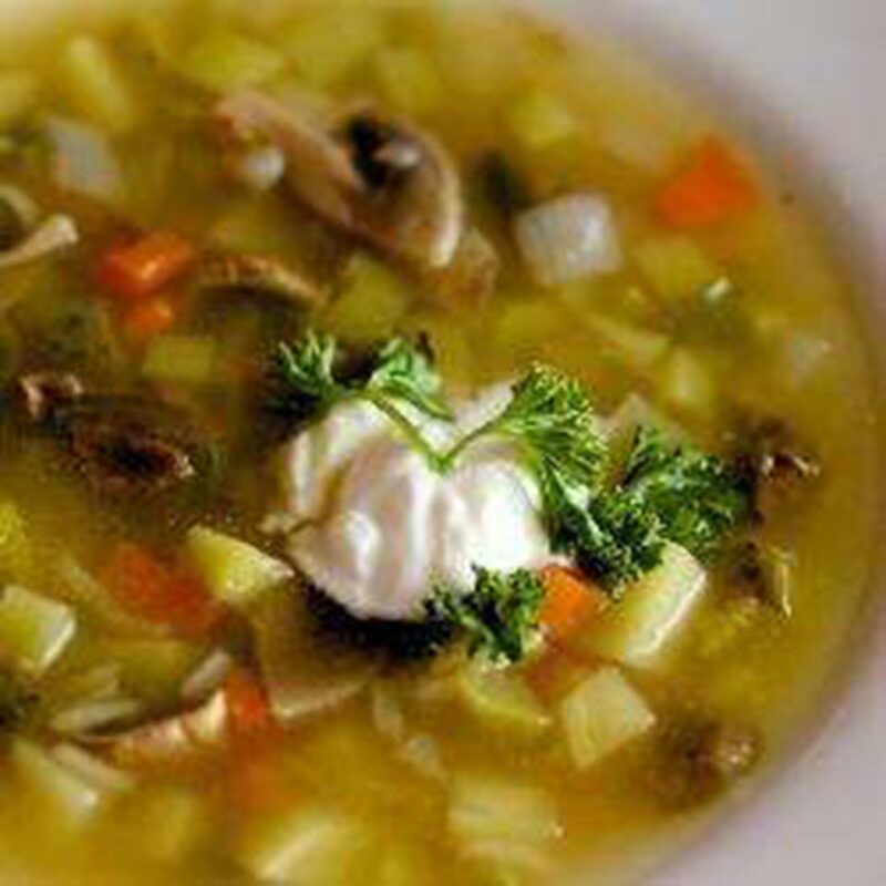 Ρωσική σούπα με κριθαράκι και τουρσί (vegetarian rassolnik)