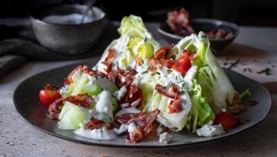 Σαλάτα Iceberg με κρεμώδες ντρέσινγκ φέτας