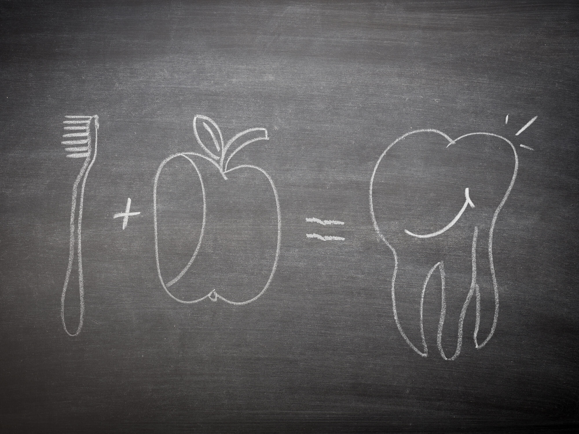 Διατροφή, καθημερινές συνήθειες και υγεία δοντιών: πώς επηρεάζουν το χαμόγελό μας